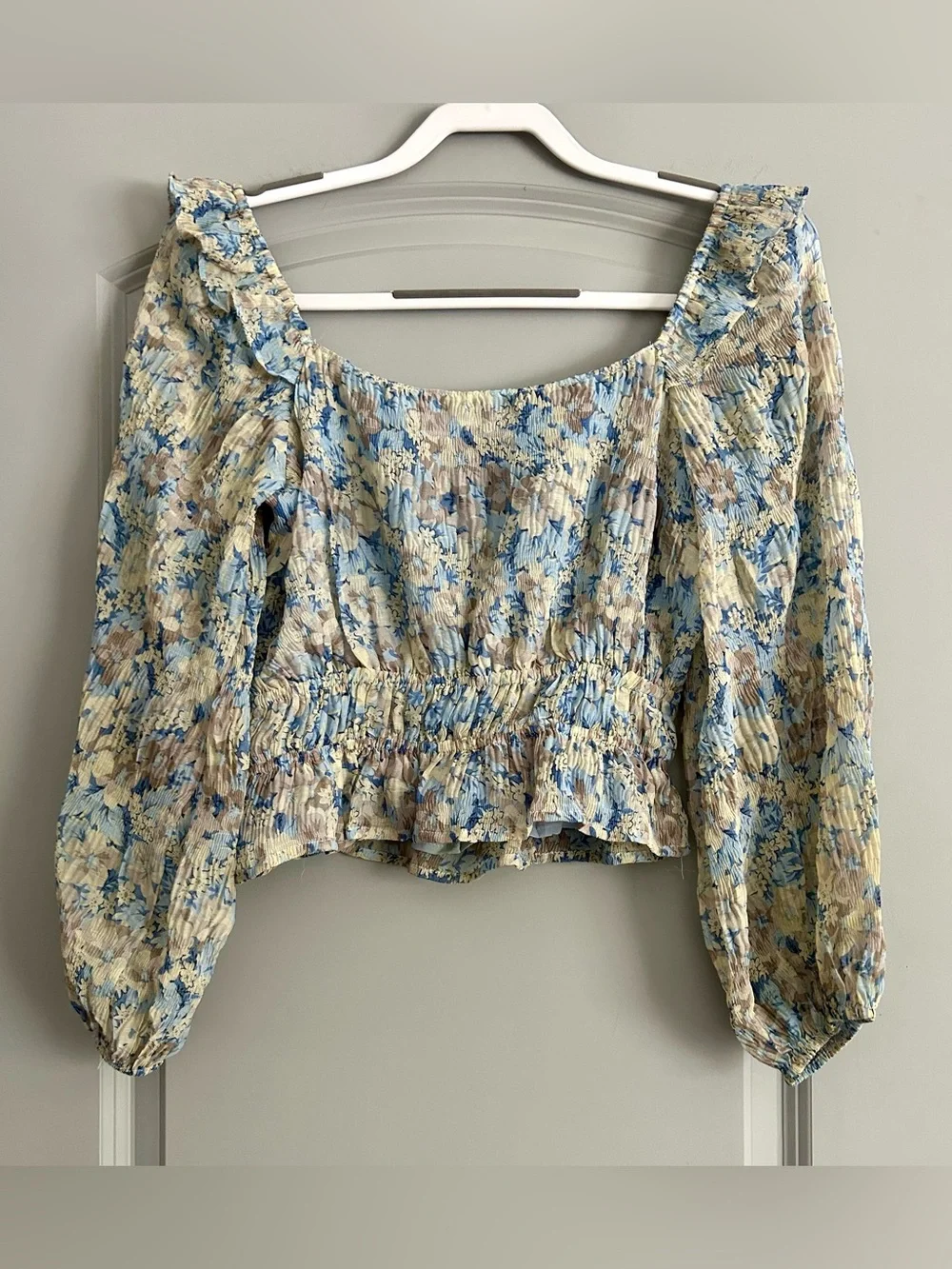 ASTR The Label Blue Taupe Floral Smocked Peplum Blouse XS Anthropologie